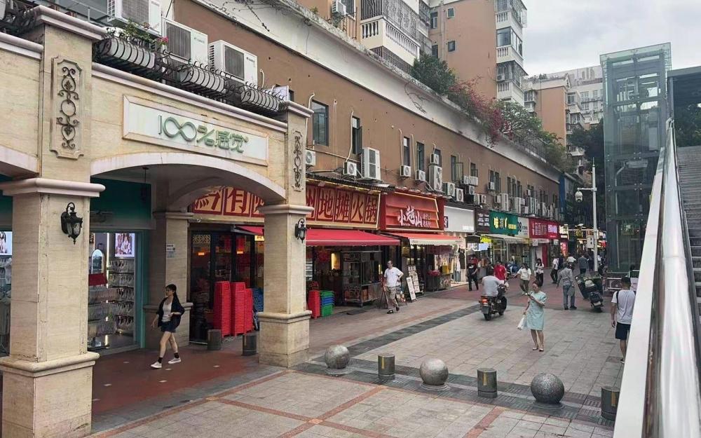 (转让) 南山西丽366大街大门头大外摆餐饮街铺，200平，行业无限制