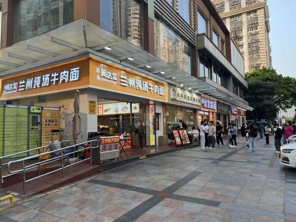(转让) 南山大道冯校长老火锅同排，实用200平大门头餐饮铺位